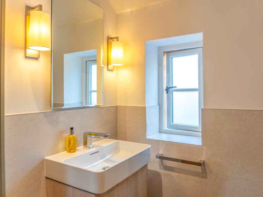 Shower room | The Farmhouse at Gelli Newydd - Gelli Newydd Farm Cottages, Llanrwst