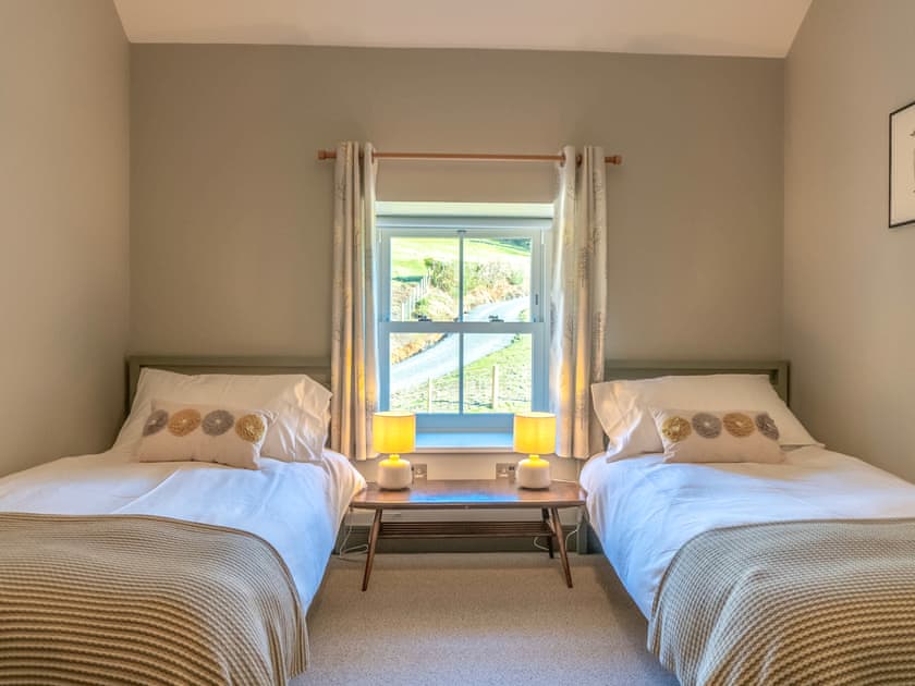 Twin bedroom | The Farmhouse at Gelli Newydd - Gelli Newydd Farm Cottages, Llanrwst