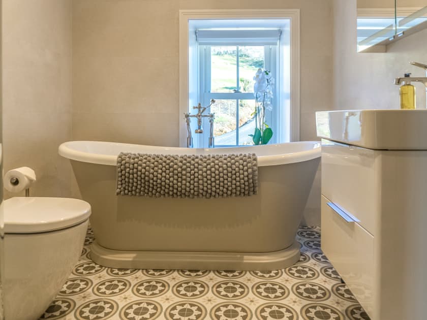 Bathroom | The Farmhouse at Gelli Newydd - Gelli Newydd Farm Cottages, Llanrwst