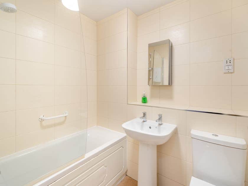 Bathroom | Olivet - Hewetson Court - Hewetson Court, Keswick