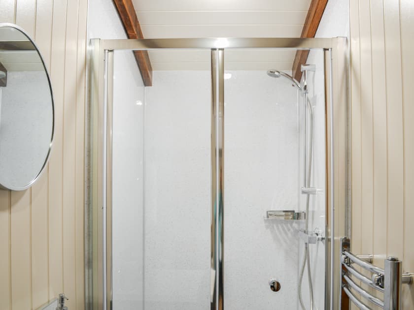 Shower room | Blue Bell - Martindale Shepherds Huts, Pocklington