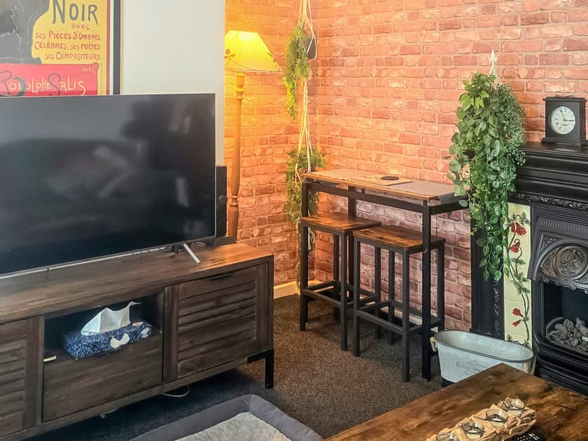 Cosy Lounge with 55" Smart tv. Netflix and Disney plus | The Hideaway, Southport