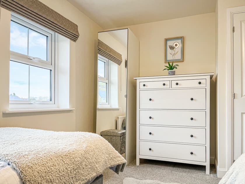 Twin bedroom | Crawshaw Cottage, Buxton