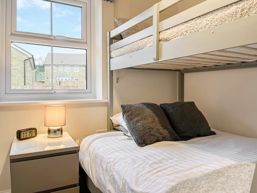 Bunk bedroom | Crawshaw Cottage, Buxton