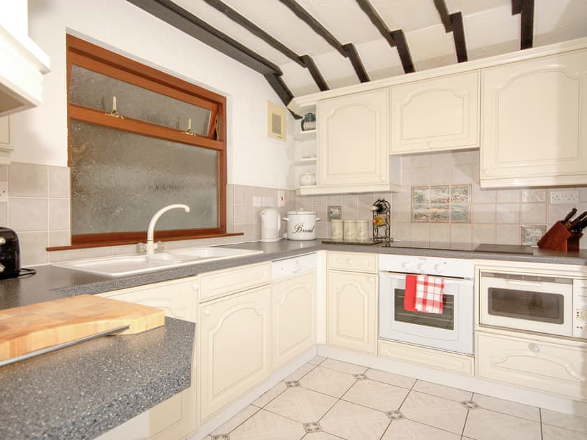 Trinity Villa - Burton Ferry Holiday Cottages, Burton, nr Milford Haven