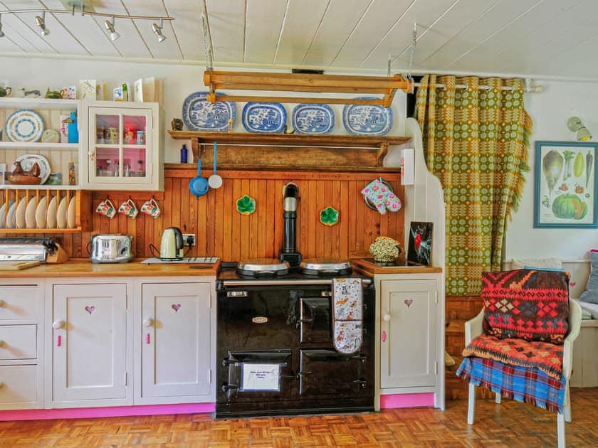 Ty Hir - Llyn Peninsula Holiday Cottages, Garndolbenmaen, near Porthmadog