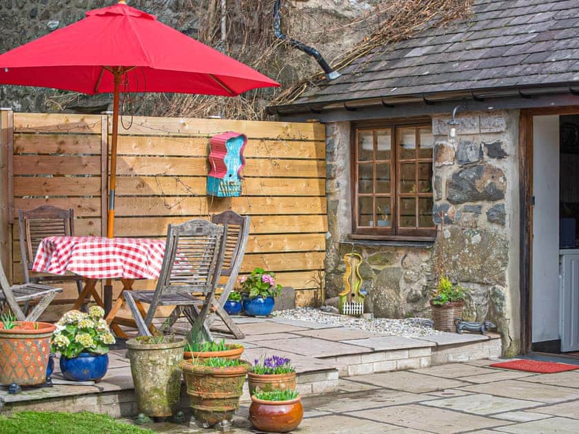 Ty Hir - Llyn Peninsula Holiday Cottages, Garndolbenmaen, near Porthmadog