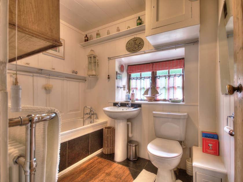 Ty Hir - Llyn Peninsula Holiday Cottages, Garndolbenmaen, near Porthmadog