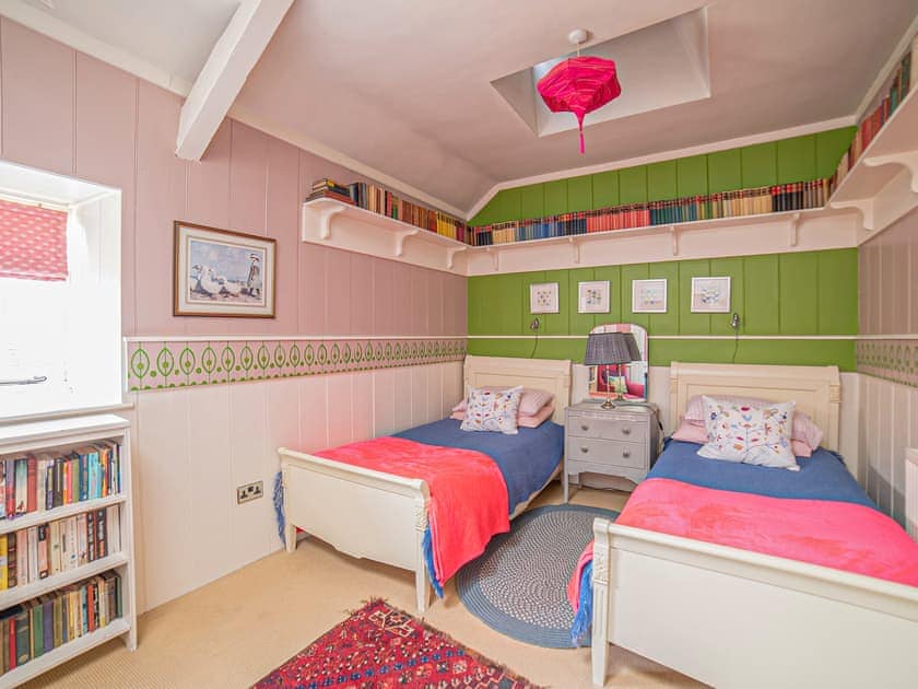 Ty Hir - Llyn Peninsula Holiday Cottages, Garndolbenmaen, near Porthmadog