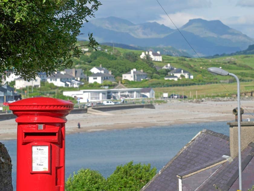 Ty Hir - Llyn Peninsula Holiday Cottages, Garndolbenmaen, near Porthmadog
