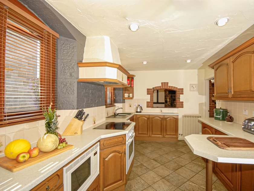 Trinity Lodge - Burton Ferry Holiday Cottages, Burton, nr Milford Haven