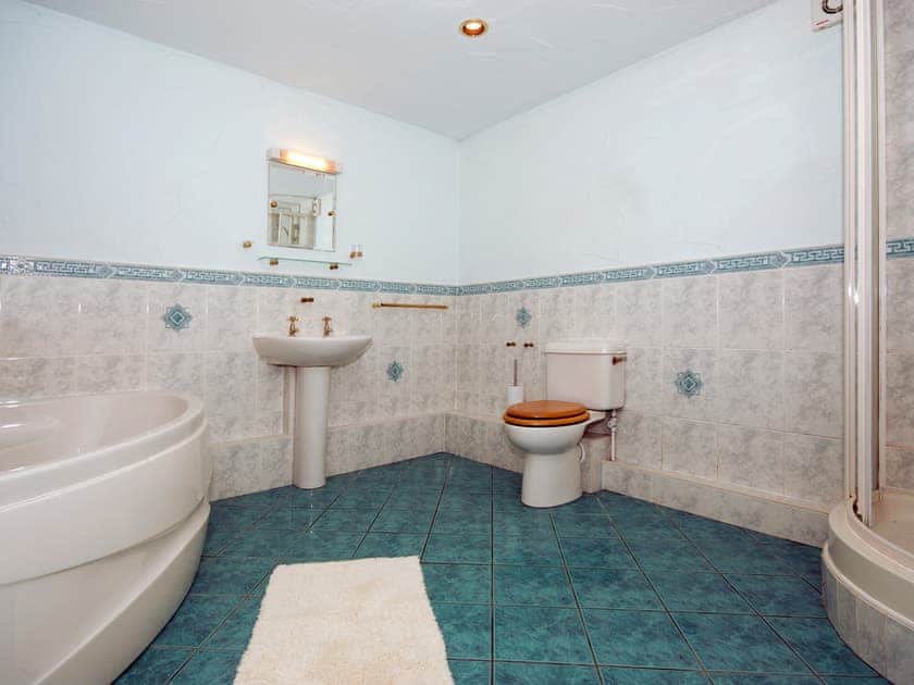 Trinity Lodge - Burton Ferry Holiday Cottages, Burton, nr Milford Haven