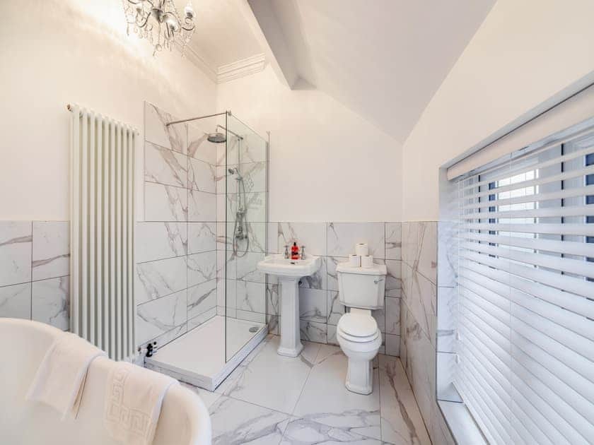 Bathroom | Blossom Apartment - Ridley House, Yarm
