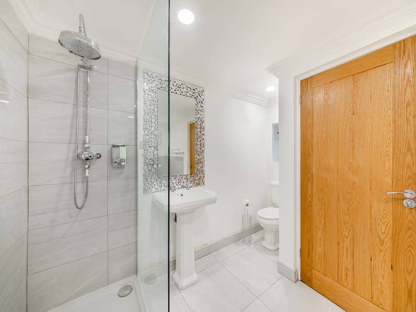 Bathroom | Iris Apartment - Ridley House, Yarm