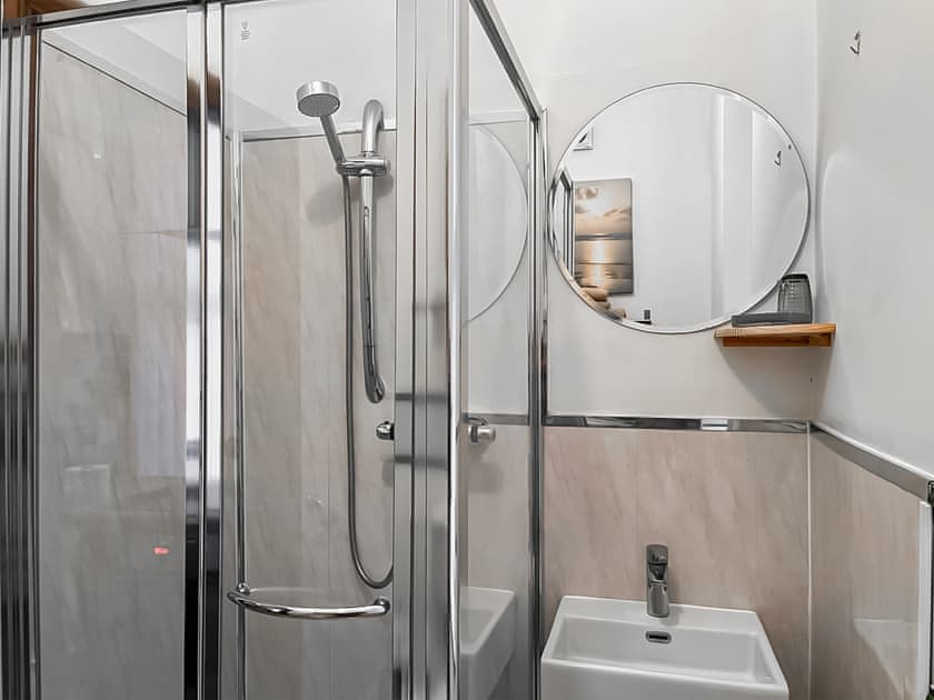 Bathroom | The Reivers Retreat - The Old Drapery Apartments, Haltwhistle