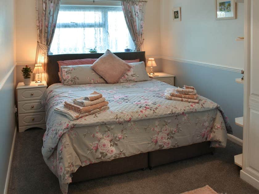 Double bedroom | Sea Breeze, Walcott, near Norwich