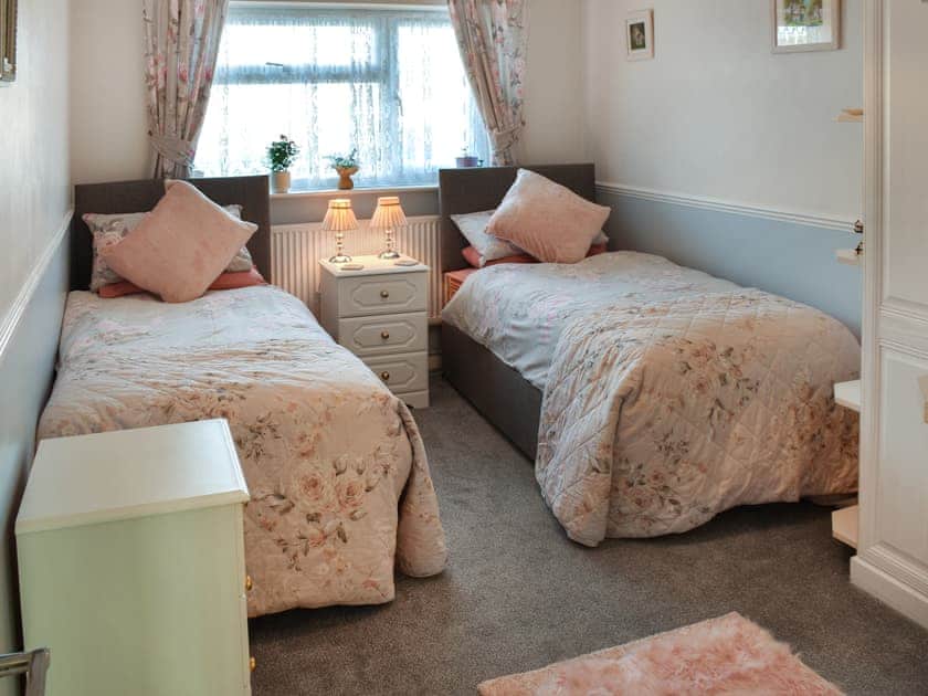 Twin bedroom | Sea Breeze, Walcott, near Norwich