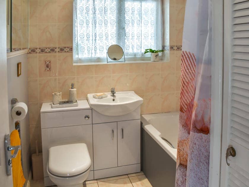 Bathroom | Sea Breeze, Walcott, near Norwich