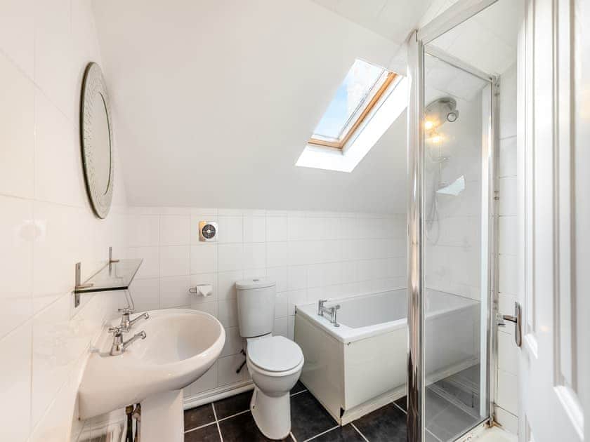Bathroom | Rose Cottage - Ridley House, Yarm