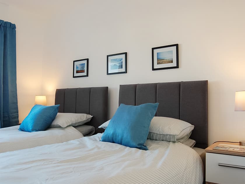 Twin bedroom | Sunny Side Up Beach House, Tywyn