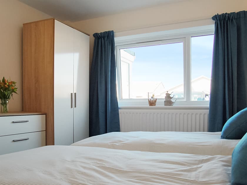 Twin bedroom | Sunny Side Up Beach House, Tywyn