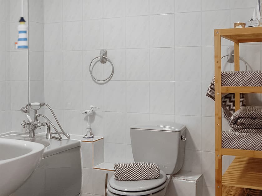 Bathroom | Sunny Side Up Beach House, Tywyn