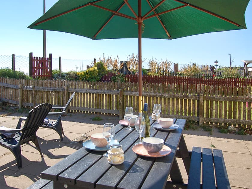Outdoor eating area | Sunny Side Up Beach House, Tywyn