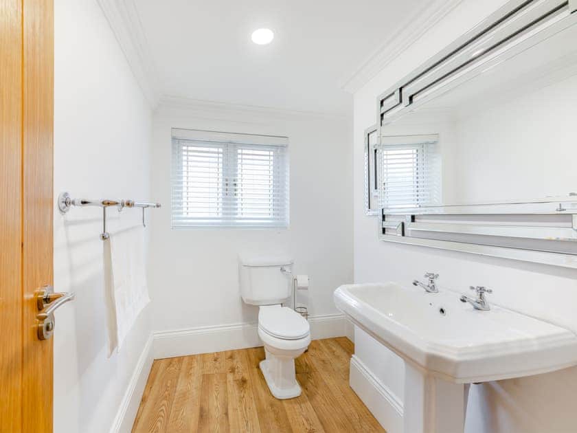 Bathroom | Buttercup Cottage - Ridley House, Yarm