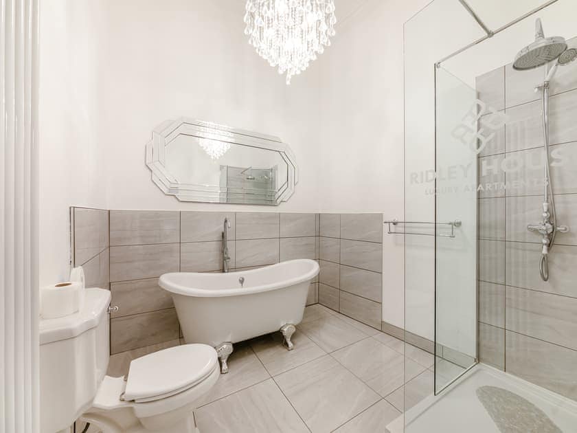 Bathroom | Buttercup Cottage - Ridley House, Yarm