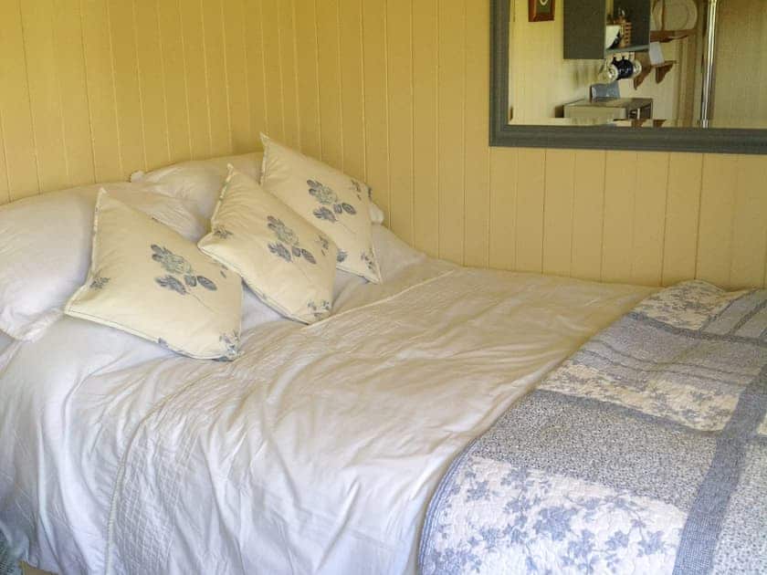 Double bedroom | Beeches Shepherd Hut, Harleston
