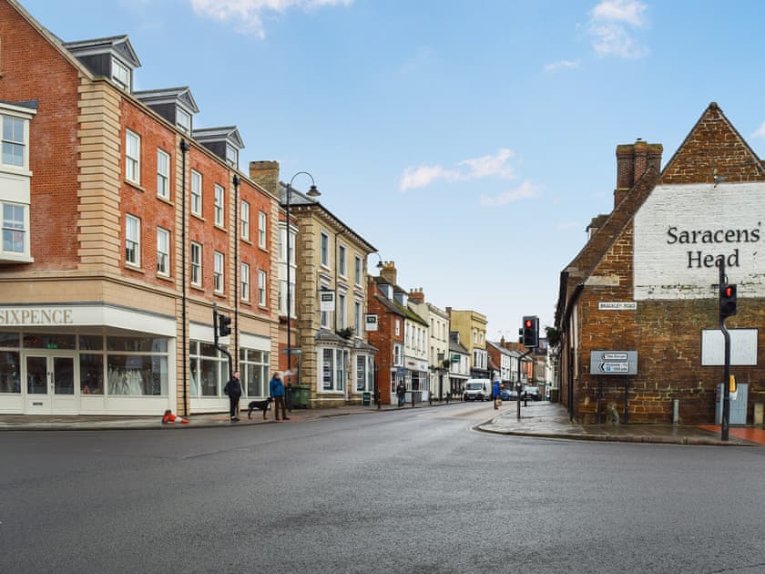 Surrounding area | Racing Retreat, Towcester