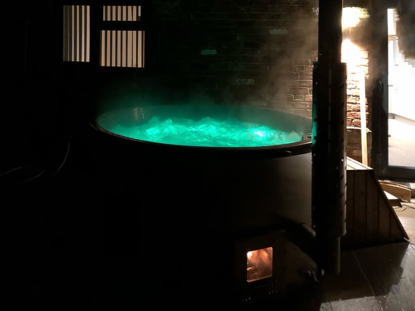 Hot tub | Babbling Brook Barn, Abbots Bromley, near Rugeley