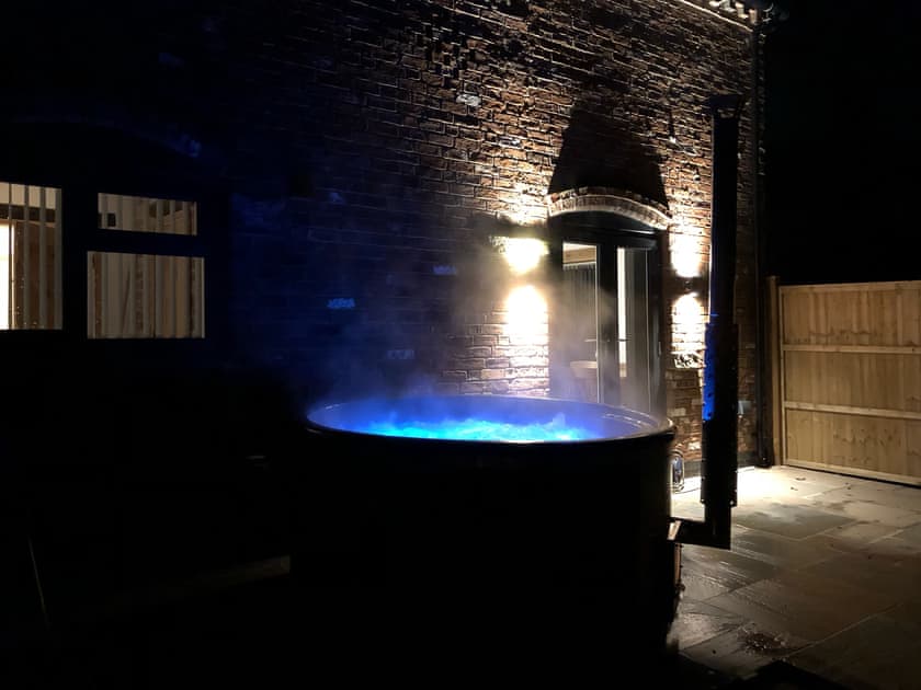 Hot tub | Babbling Brook Barn, Abbots Bromley, near Rugeley