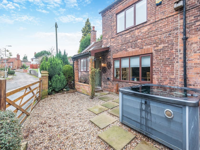 Hot tub | Poulter Cottage, Elkesley, near Retford