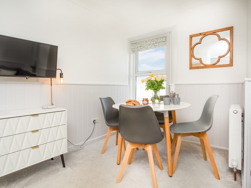 Dining Area | Turtle Beach - Sunnybeach Holiday Apartments, Paignton