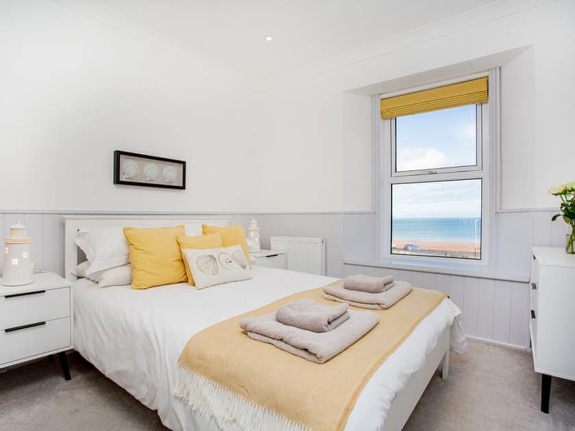 Double bedroom | Turtle Beach - Sunnybeach Holiday Apartments, Paignton