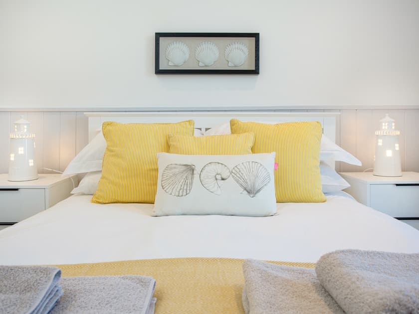 Double bedroom | Turtle Beach - Sunnybeach Holiday Apartments, Paignton