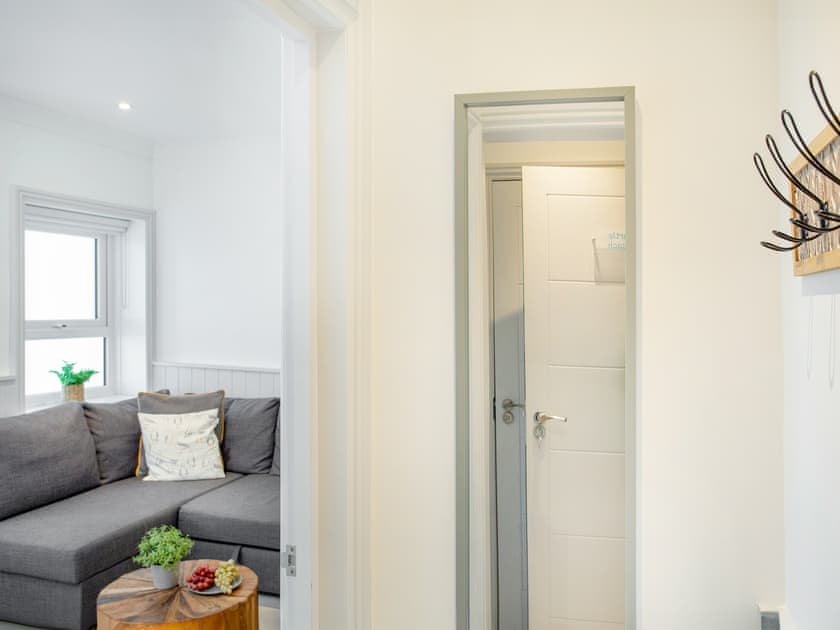 Shower room | Turtle Beach - Sunnybeach Holiday Apartments, Paignton