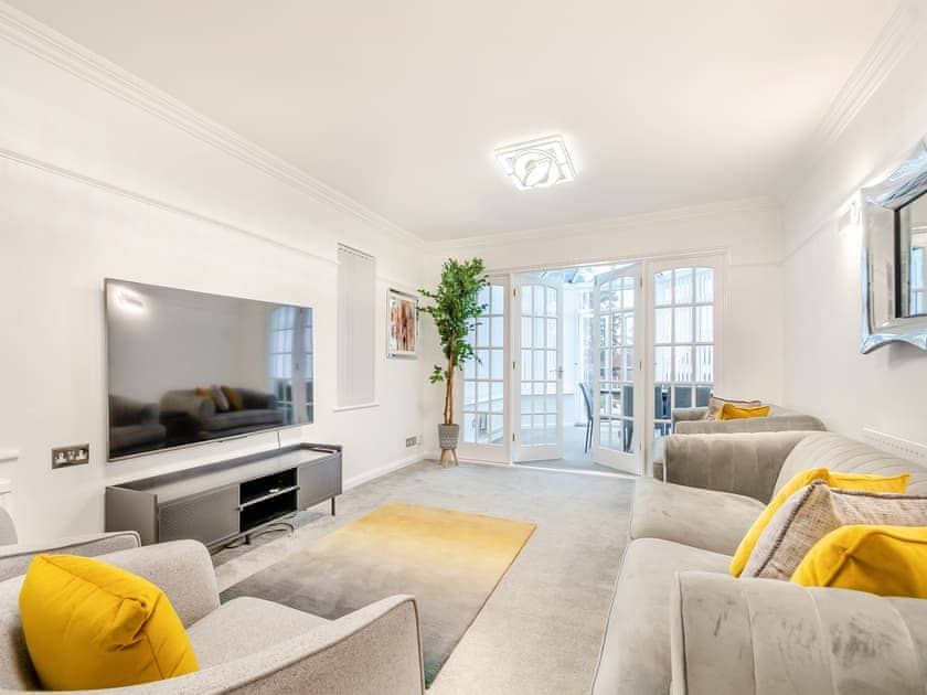 Living room | Robinswood House, Gloucester, near Cotswolds