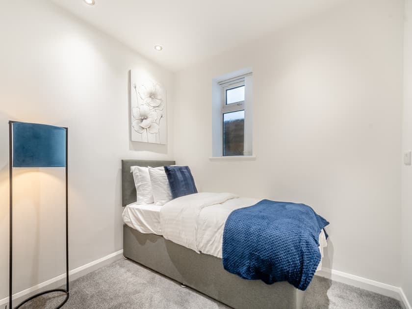 Single bedroom | Robinswood House, Gloucester, near Cotswolds