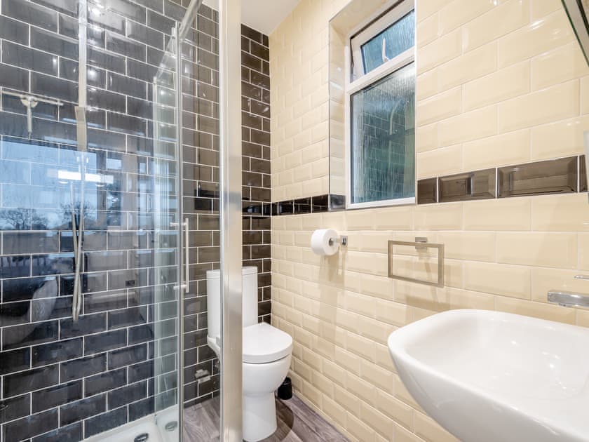 Bathroom | Robinswood House, Gloucester, near Cotswolds