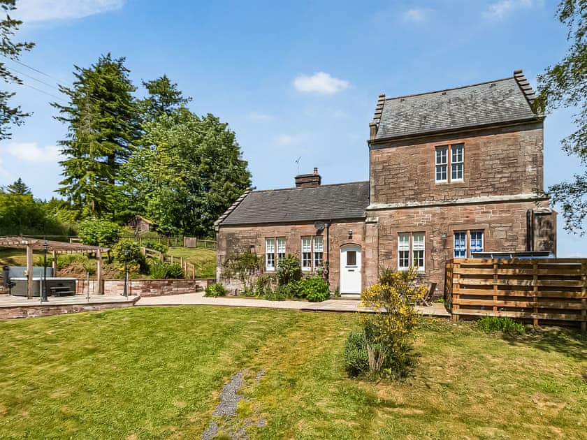 Garden | Laundry Cottage - Drumlanrig Castle, Thornhill, near Dumfries