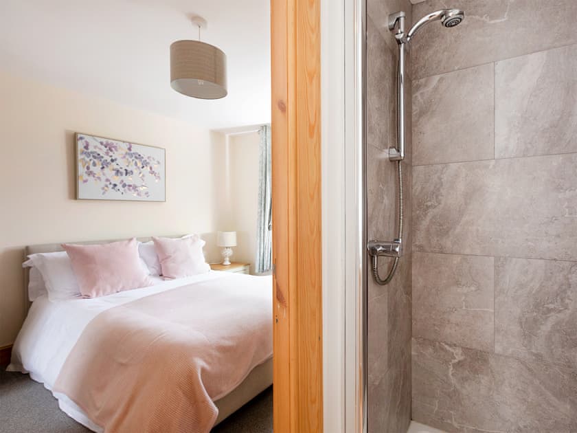 En-suite | Drumlanrig Mains Cottage - Drumlanrig Castle, Thornhill, near Dumfries
