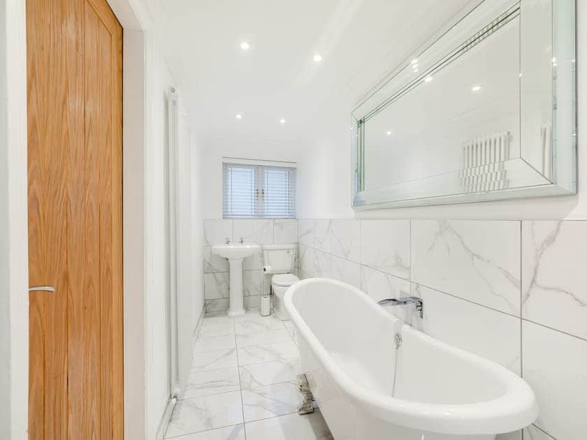 Bathroom | Violet Cottage - Ridley House, Yarm