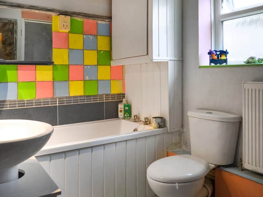 Bathroom | Dormy’s Cottage - Tufties, Skegness