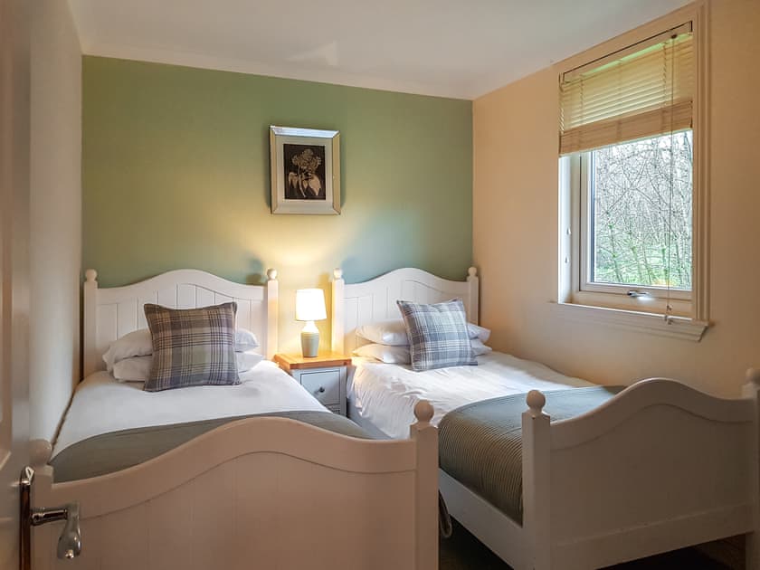 Twin bedroom | Leven Lodge 2 - Loch Lomond Sanctuary Lodges, Loch Lomond