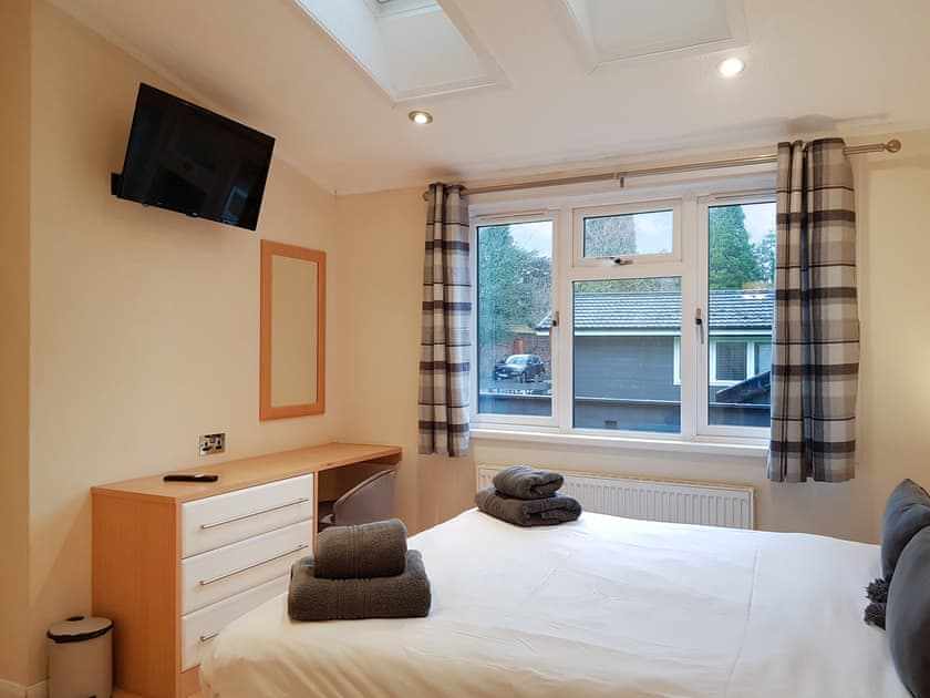 Double bedroom | Kingfisher Lodge - Loch Lomond Sanctuary Lodges, Loch Lomond