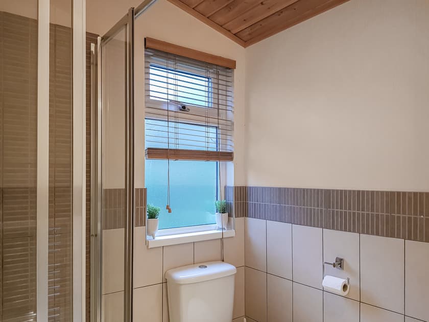 Bathroom | Kingfisher Lodge - Loch Lomond Sanctuary Lodges, Loch Lomond