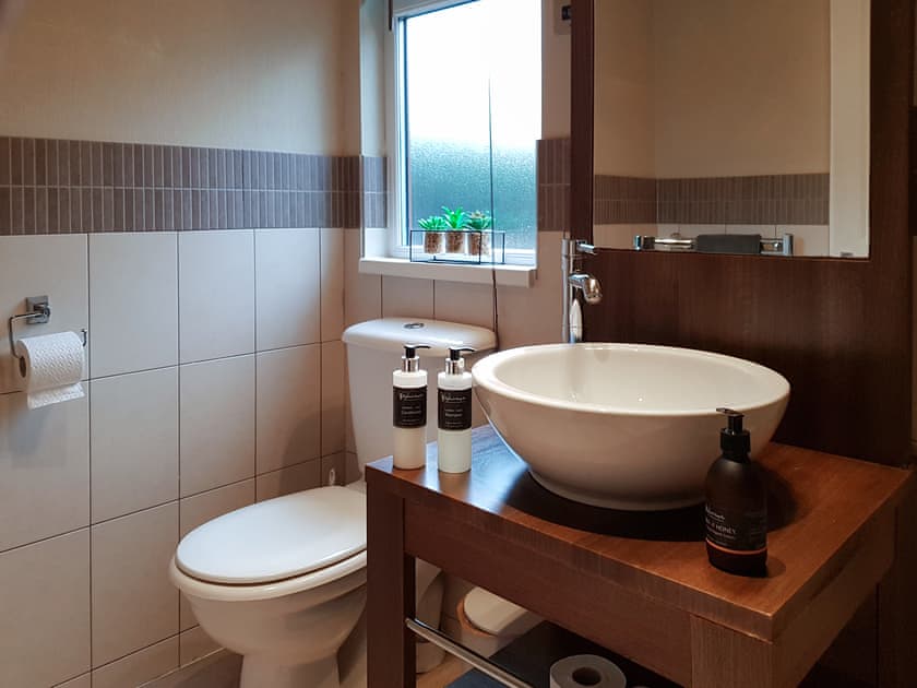 Bathroom | Kingfisher Lodge - Loch Lomond Sanctuary Lodges, Loch Lomond