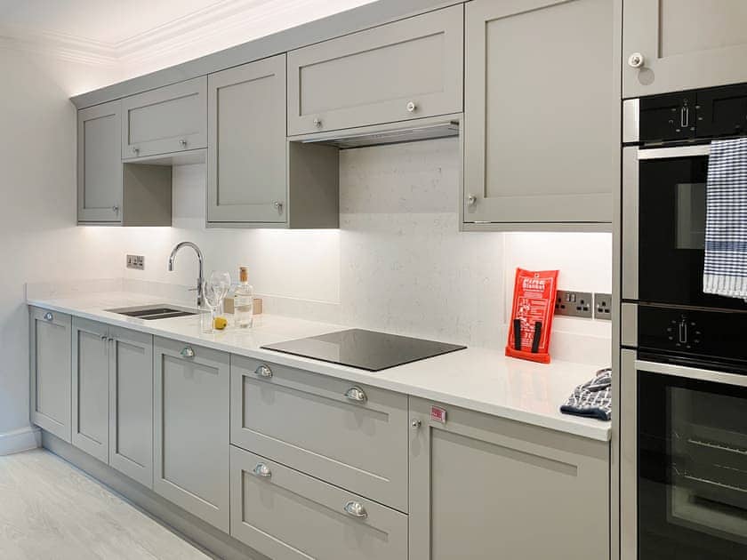 Well equipped kitchen  | St Elmo Court 7, Salcombe
